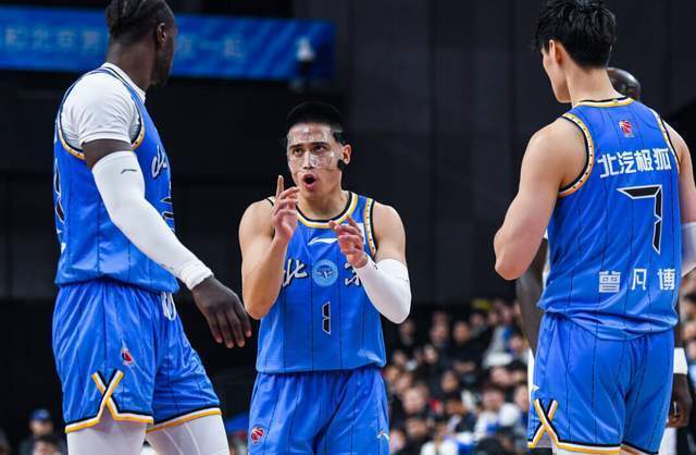 云开官网-CBA最新排名！上海狂胜北京杀回第2，黑马逼近前四，辽宁跌至第10